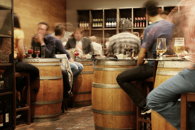 meet hundreds of people at bars - how to make friends abroad