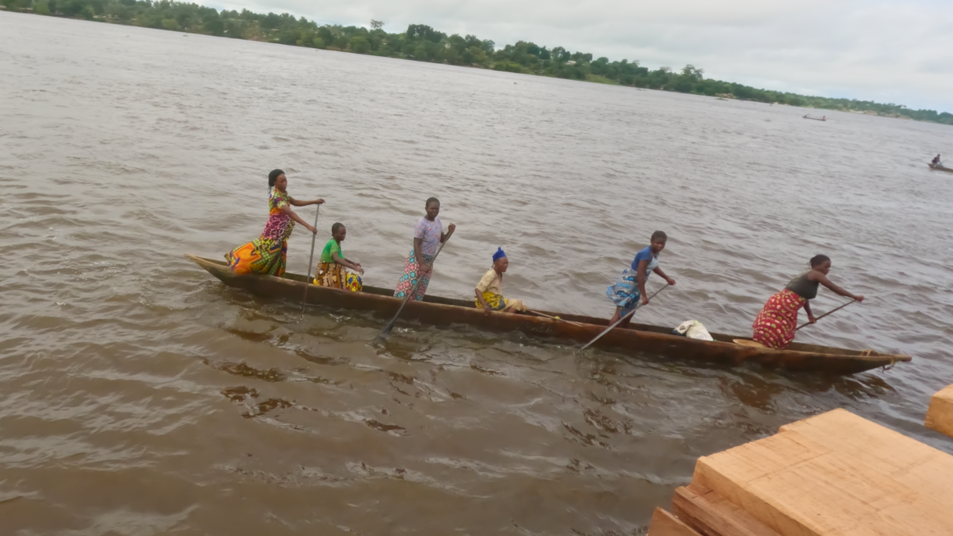 ladies coming to our boat to sell vegetables and manioc