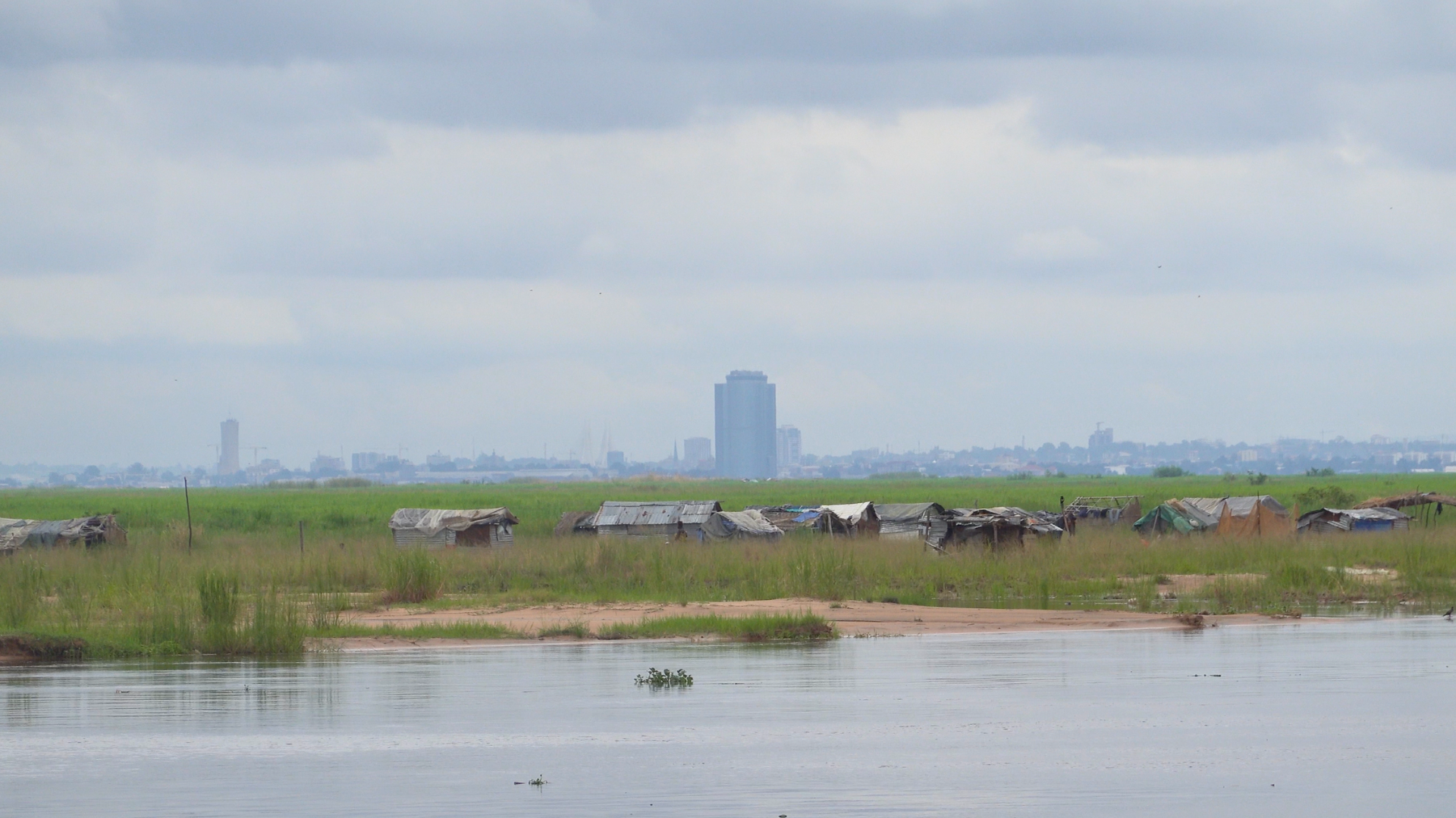 Small villages on the water in front of Brazzaville